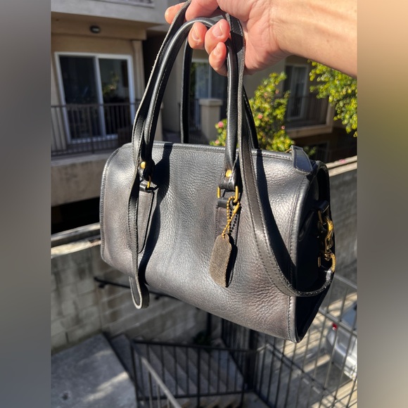 VINTAGE CÓRNER: COACH DESIGNER BONNIE CASHIN Black Leather Handbag with Strap - Picture 2 of 12